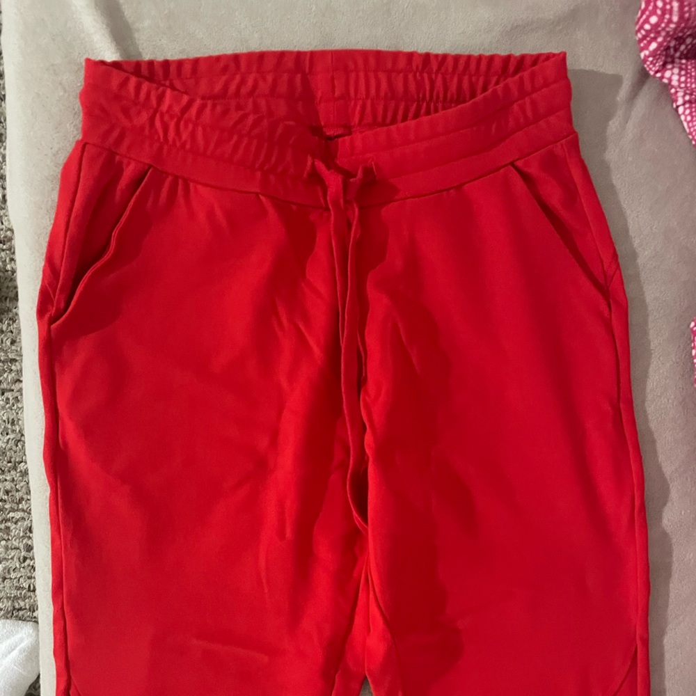 Buffbunny joggers in salsa red